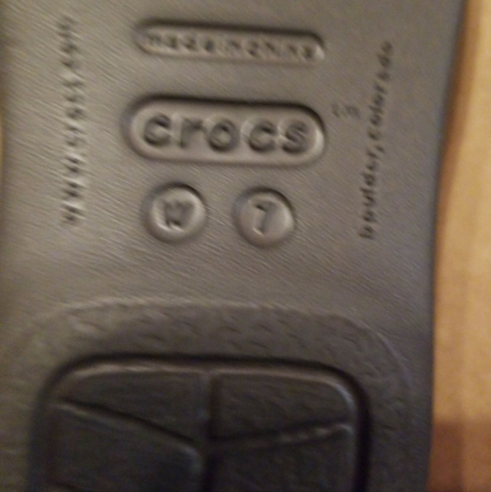 Crocs size 7 women - Picture 4 of 7